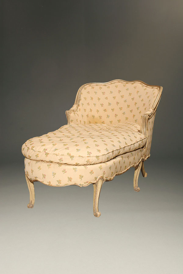 Louis XV Amellia Chaise Longue in Silver Leaf with Black