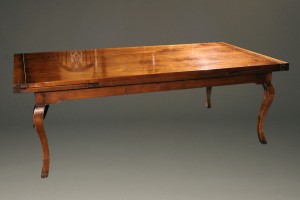 antique-dining-room-table