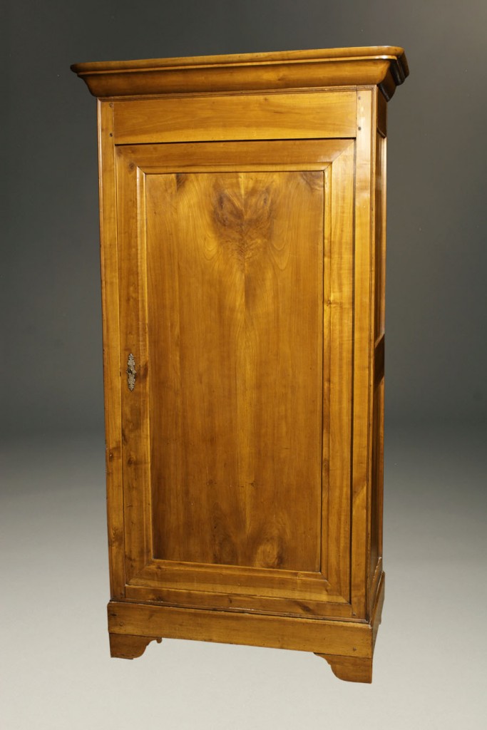 Country French Bonnetiere A5590A Country French Bonnetiere A5590A